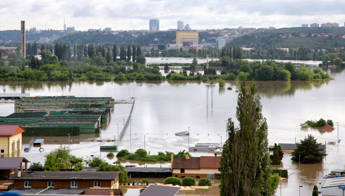 Cien familias en Naranjal y Balao sufren nuevas inundaciones por el río Caña