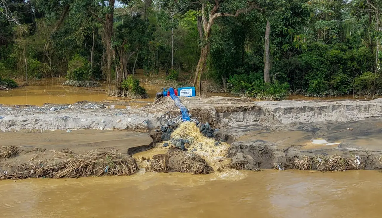 Prefectura del Guayas activa bombas y retira palizada en Balao tras inundaciones