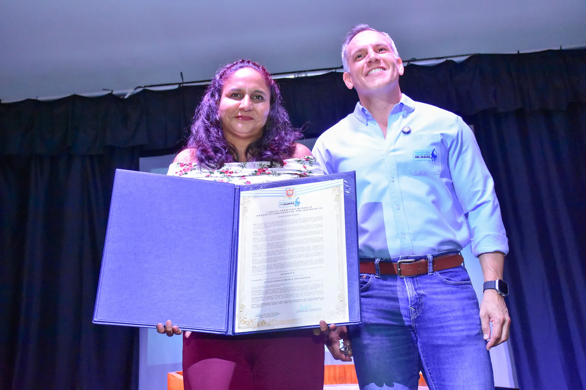 Prefectura del Guayas rinde homenaje a Azucena Mora por 50 años de carrera artística