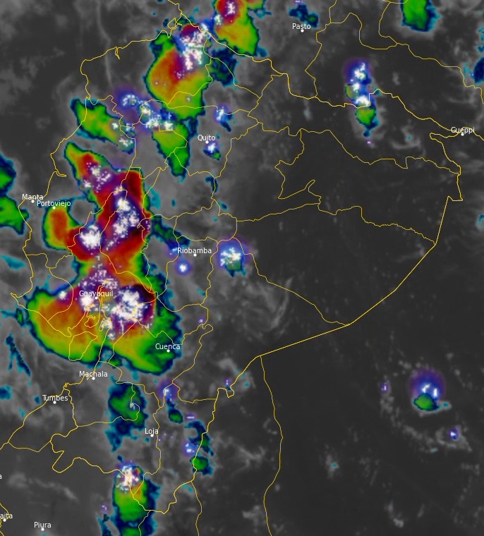 Lluvias intensas y tormentas eléctricas afectan al Litoral ecuatoriano este lunes