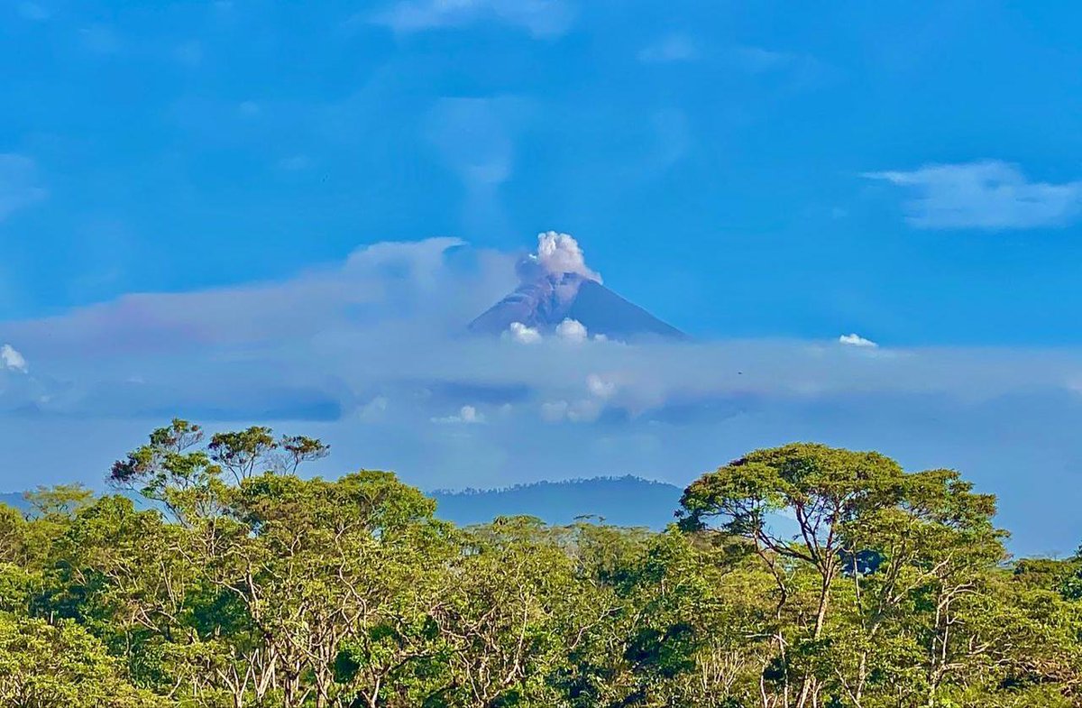 Caída de ceniza volcánica en Chimborazo y Guayas por actividad del Sangay