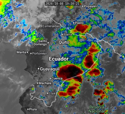 Lluvia intensa y vientos fuertes golpean al litoral ecuatoriano este jueves