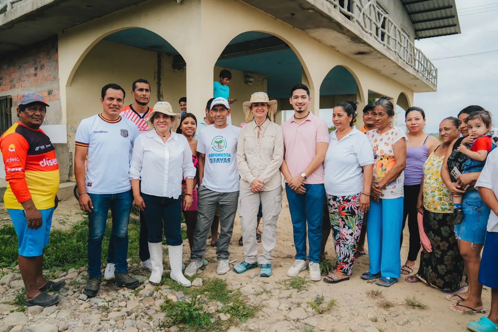 Prefectura y UEES reportan 90% de supervivencia en reforestación de manglares en Balao y Naranjal